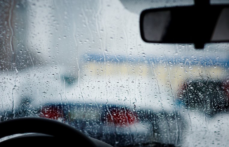 Cómo se deben cambiar las escobillas del coche